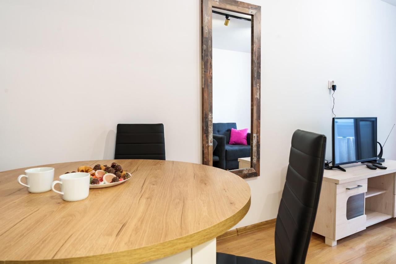 Apartament Pod Swierkiem - Pet Friendly - 2 Osobne Pokoje Dla Max 5 Osob - Space Apart Jelenia Gora Ngoại thất bức ảnh
