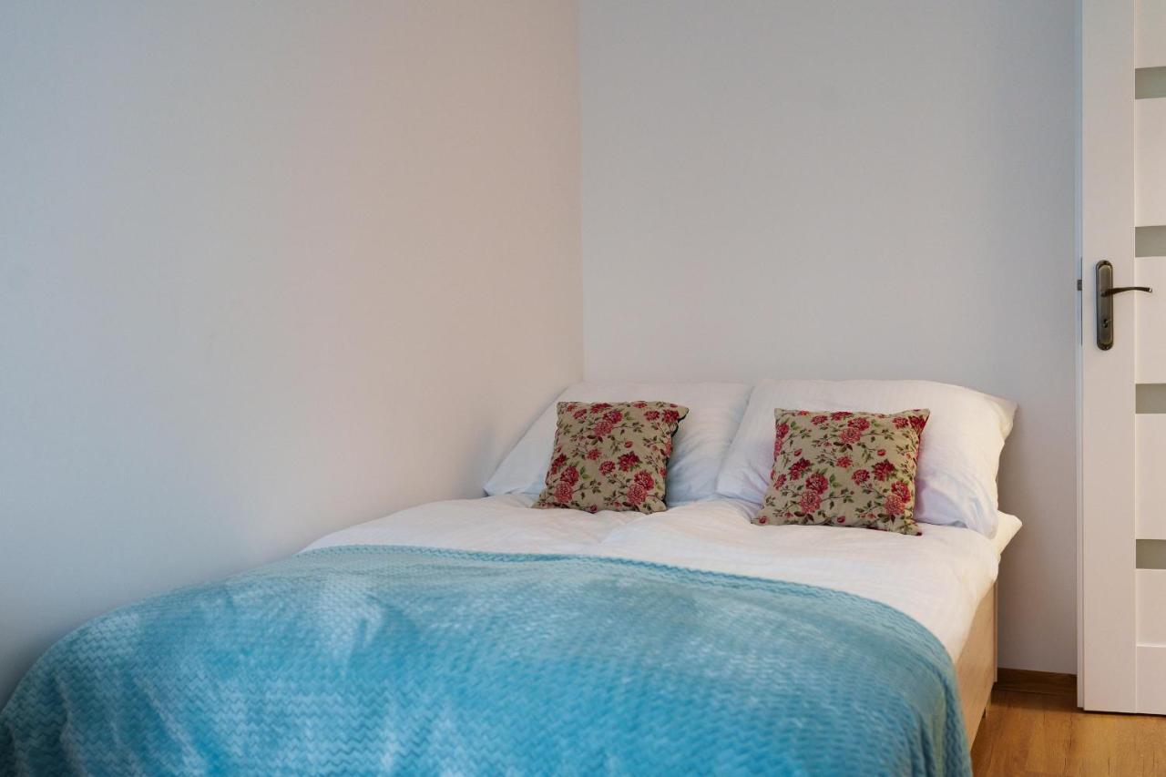Apartament Pod Swierkiem - Pet Friendly - 2 Osobne Pokoje Dla Max 5 Osob - Space Apart Jelenia Gora Ngoại thất bức ảnh