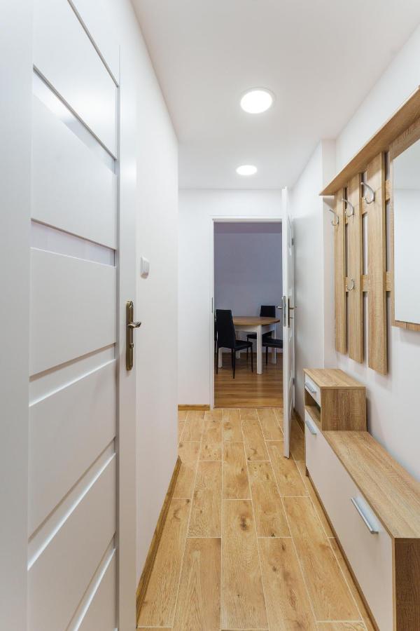 Apartament Pod Swierkiem - Pet Friendly - 2 Osobne Pokoje Dla Max 5 Osob - Space Apart Jelenia Gora Ngoại thất bức ảnh